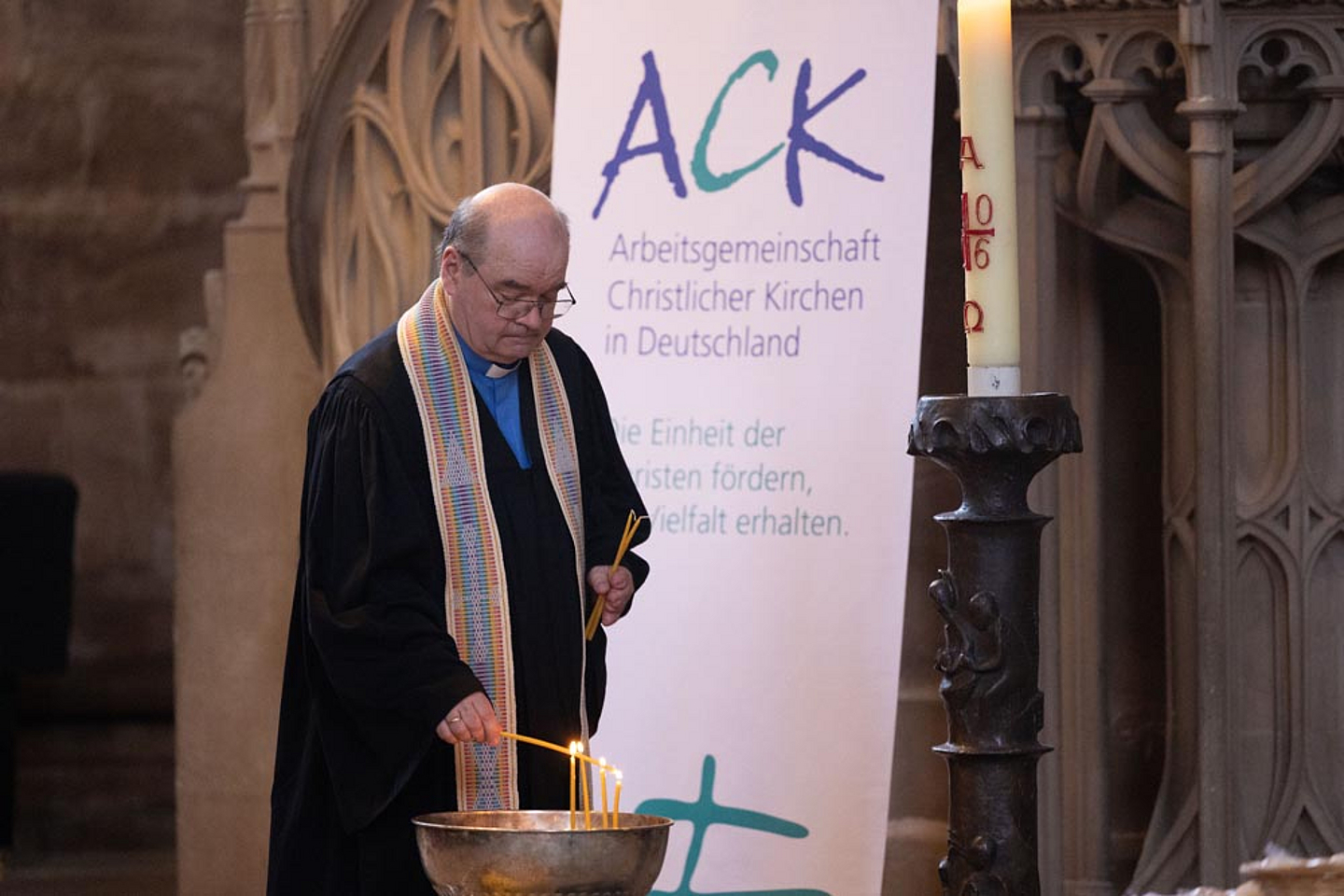 Entzündete Kerzen: Pastor Jürgen Blum