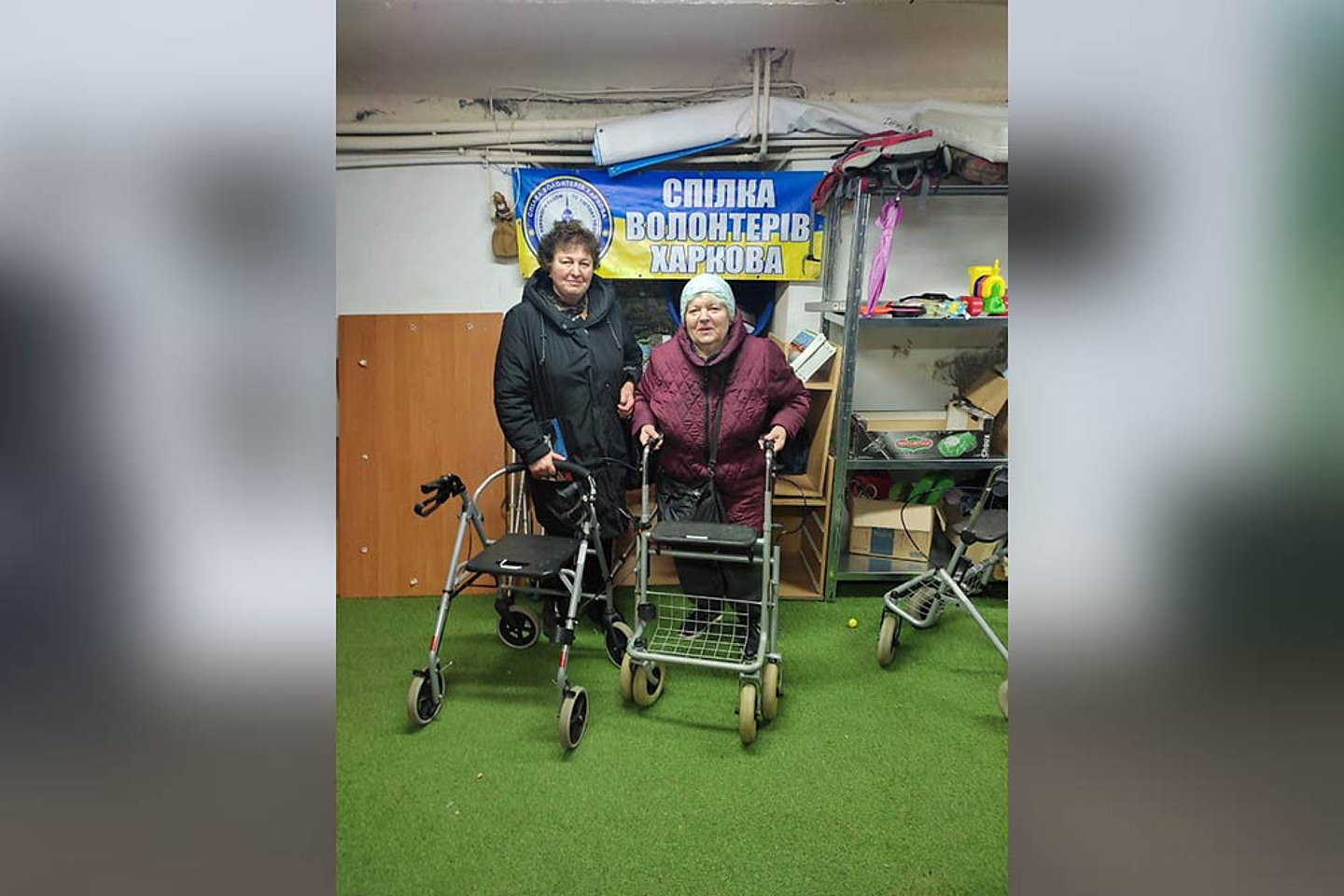 Rollatoren und Regale werden in Empfang genommen Rollatoren und Regale werden in Empfang genommen