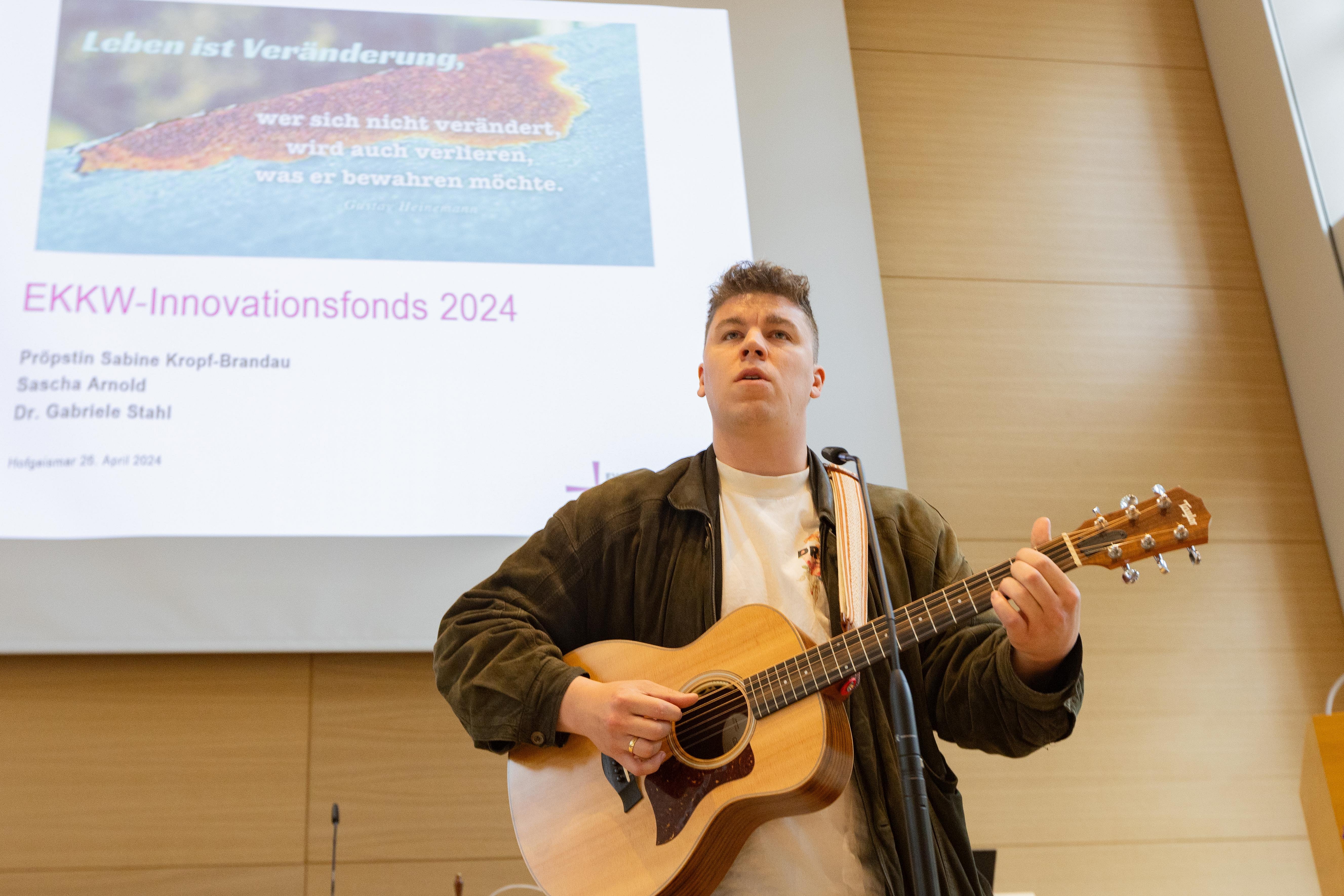 Der Musiker und Influencer Jonny vom Dahl bei der Vorstellung des Innovationsfonds