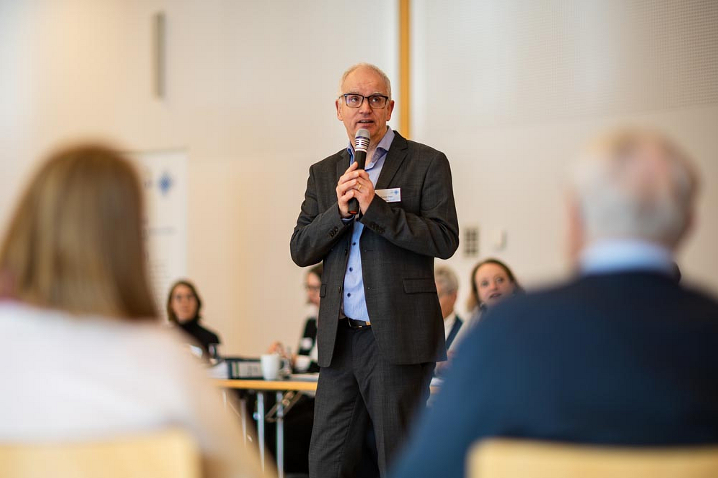 Pfarrer Thomas Dilger, Vorsitzender des GAW, bei seinem Bericht