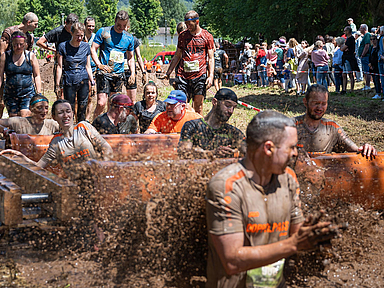 Ein Hindernis beim Dirty Church Run Beiseförth 