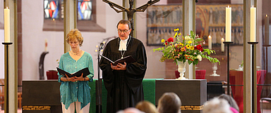 Nach fast 25 Jahren als Prediger an der Kirche Sankt Martin in Kassel verabschiedete sich Bischof Martin Hein am Sonntag von der Kirchengemeinde Kassel-Mitte. (Foto: Andreas Fischer)