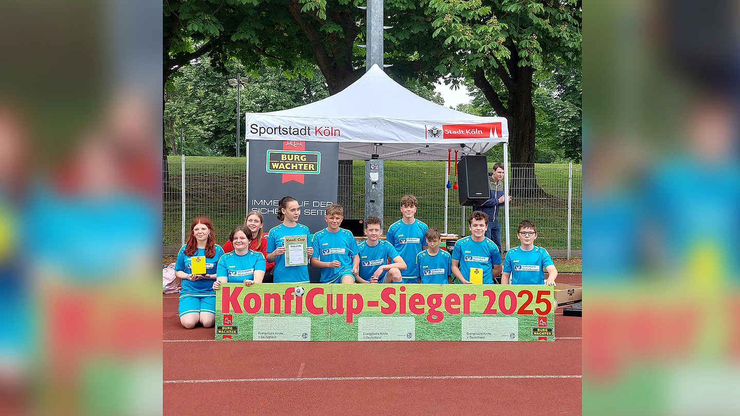 Siegerfoto mit den Konfis aus Christenberg-Hollende