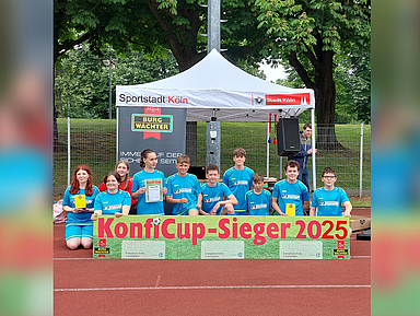 Siegerfoto mit den Konfis aus Christenberg-Hollende