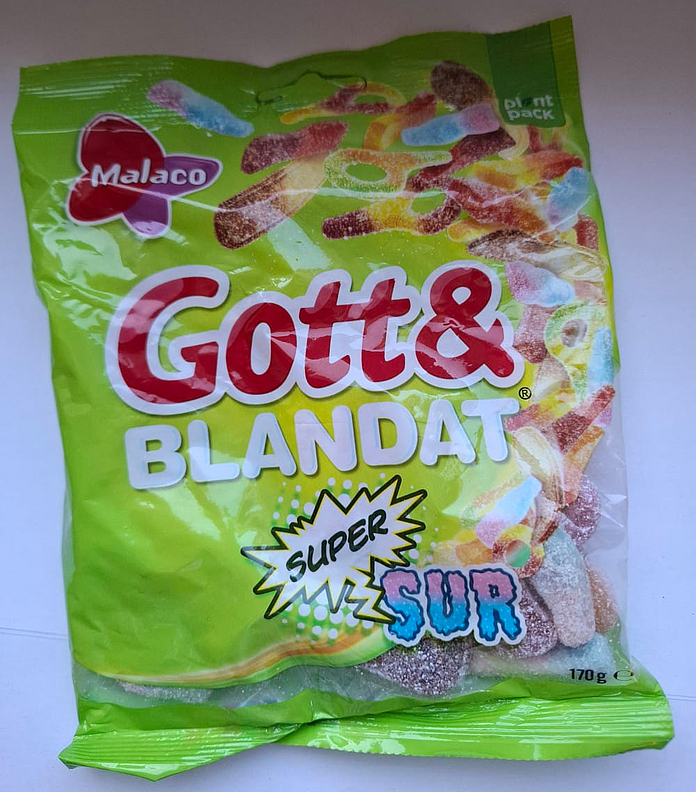 Eine Tüte Süßigkeiten mit dem Produktnamen "Gott & Blandat". Foto: Susanna Maibaum Eine Tüte Süßigkeiten mit dem Produktnamen "Gott & Blandat". Foto: Susanna Maibaum