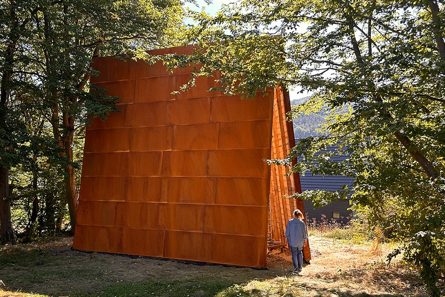 Drei Platten bilden den Bau der Chapel auf Light