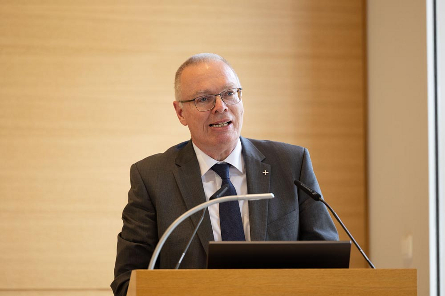 Prälat Burkhard zur Nieden zur Weiterentwicklung des Pfarramts zum Pfarrberuf