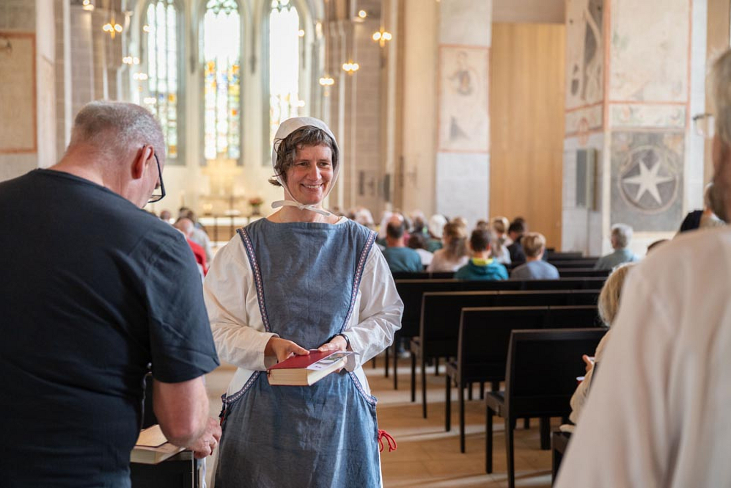 Dekanin Anja Fülling (Kirchenkreis Kaufungen) im historischen Gewand