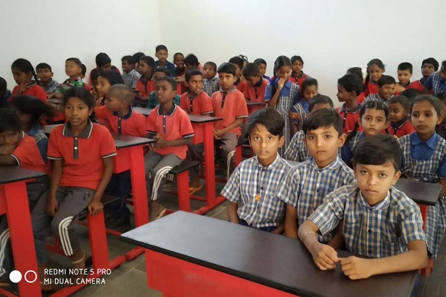 Schülerinnen und Schüler nach der Einweihung der neuen Schule - Partnerbesuch bei der Church of South India - Karnataka Northern Diocese vom 14. bis 23.1.2020 in Indien (Foto: medio.tv/Müller)