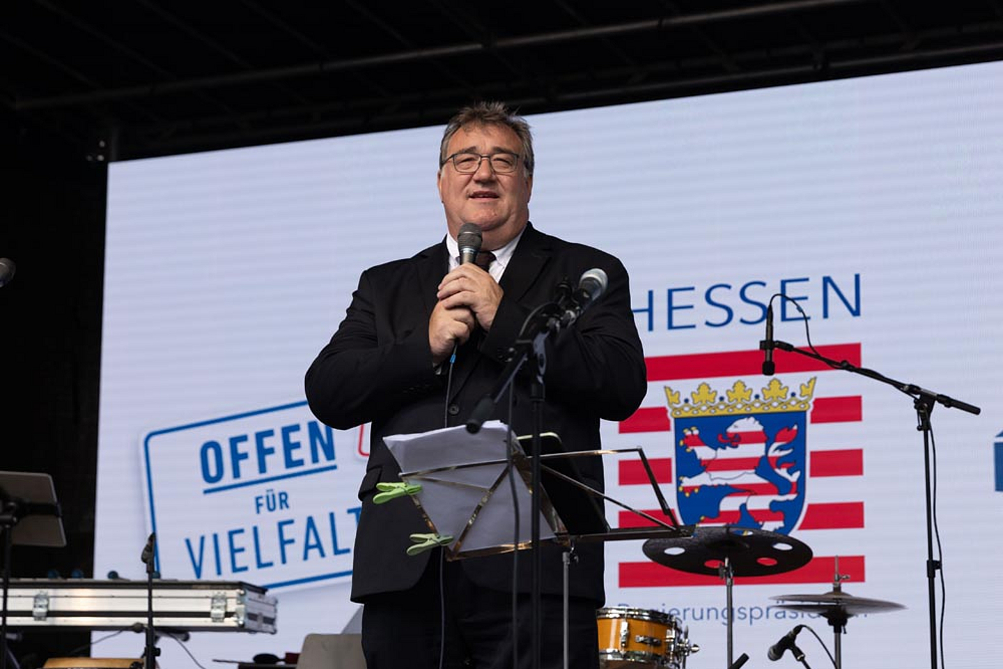 Regierungspräsident Mark Weinmeister - Demokratiefest im Anschluss an das Gedenken in der Martinskirche