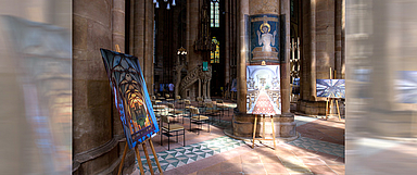 Blick in die Fotoausstellung in der Marburger Elisabethkirche. (Foto: Jan Bosch)