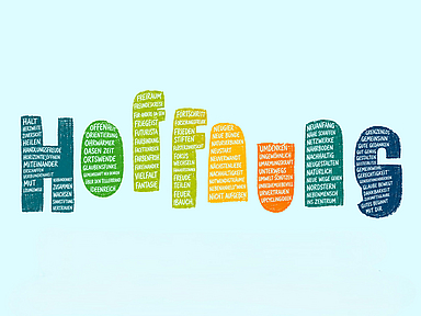 Die Grafik zeigt das Wort „Hoffnungswort“ in unterschiedlich geformten und farbigen Buchstaben auf hellblauem Hintergrund. In den Buchstaben stehen zahlreiche Begriffe und Wortkombinationen, die Hoffnung, Gemeinschaft, Nachhaltigkeit und Zukunftsgestaltung beschreiben. Dazu gehören unter anderem „Mut“, „Zuversicht“, „Vielfalt“, „Frieden stiften“, „Nachhaltigkeit“, „Neuanfang“ und „Gemeinsinn“. Die Illustration entstand im Zusammenhang mit der Suche nach dem „Hoffnungswort 2027“ des ökumenischen Netzwerks „Eine Erde“.