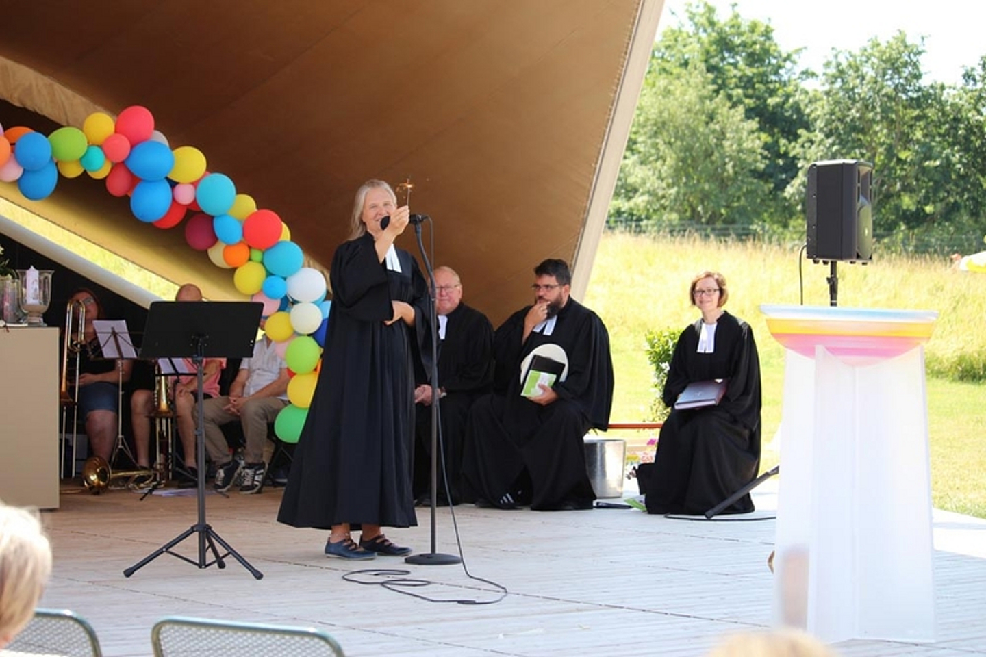 Tauffest bei der Kirche auf der Landesgartenschau in Fulda. (Foto: Claudia Pfannemüller)