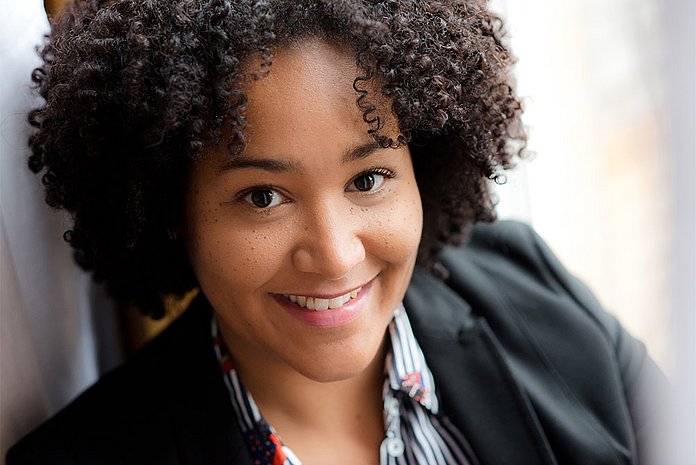 Will die besondere Wirkung von zeitgenössischer geistlicher Musik und lyrischer Texte auf die Seele zur Geltung bringen: Die Sängerin und Komponistin Njeri Weth (Foto: © Njeri Weth, Fotografin: Anja Köhne)