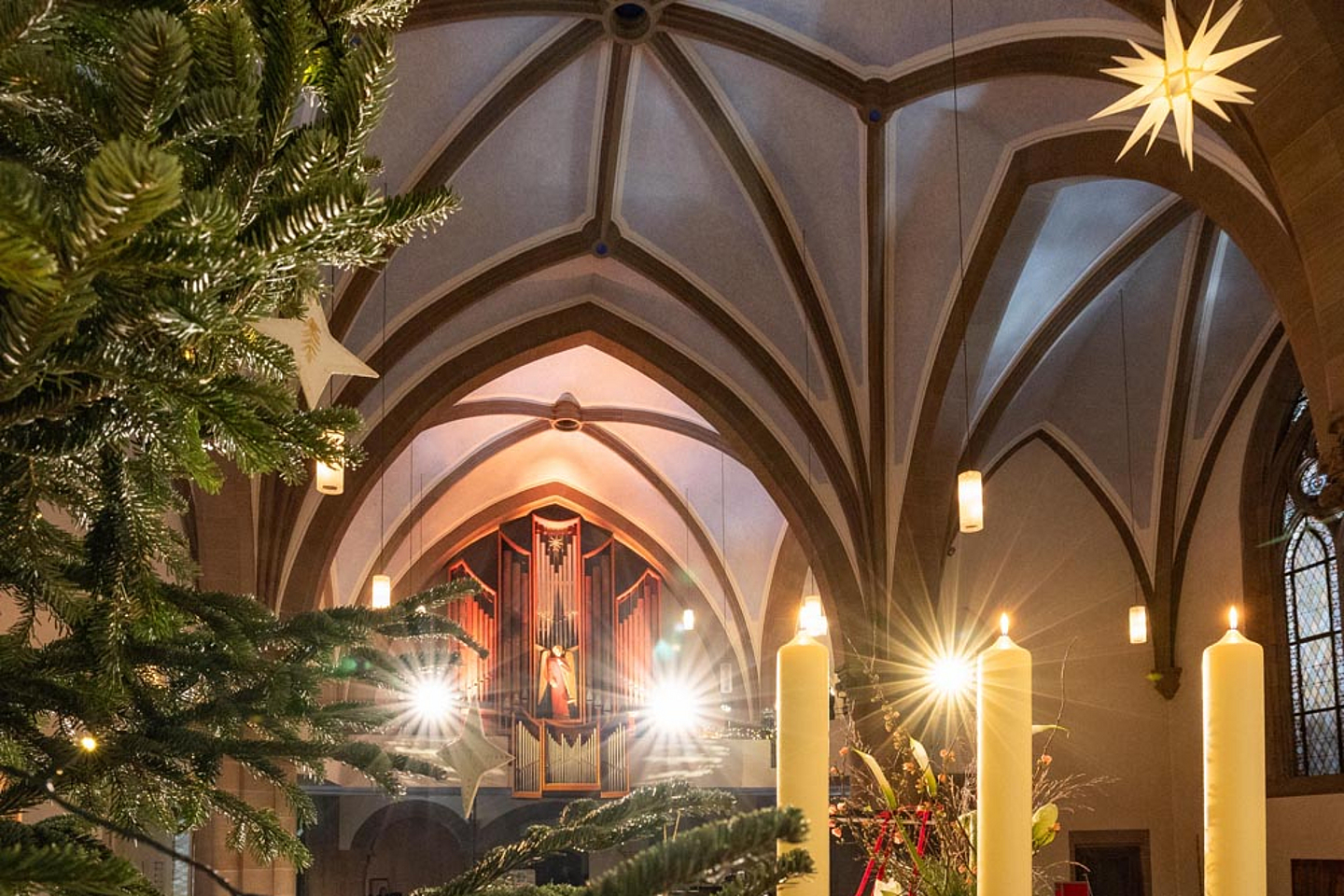 Die festliche geschmückte Christuskirche in Fulda