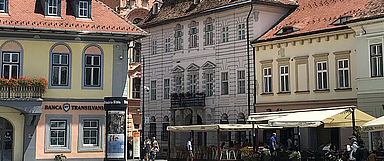 Das Bischofspalais der Evangelischen Kirche A.B. in Rumänien mit Gästezimmern am Großen Ring in Hermannstadt. (Foto: privat)