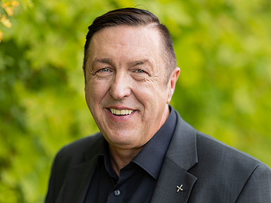 Neben seinem Engagement bei proChrist leitet Armin Beck die Ausbildungshilfe der Evangelischen Kirche von Kurhessen-Waldeck