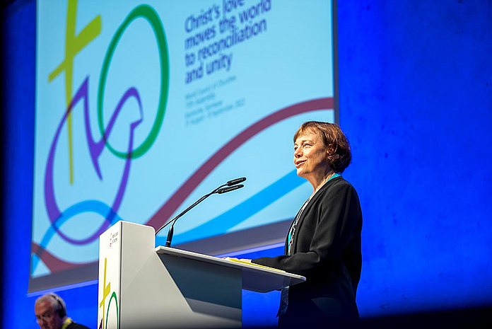 WCC 11th Assembly, Karlsruhe, Germany 2022 Die Ratsvorsitzende der Evangelischen Kirche in Deutschland (EKD), Annette Kurschus, begrüßte die Gäste aus aller Welt auf dem Eröffnungsplenum. (Foto: Albin Hillert/WCC)