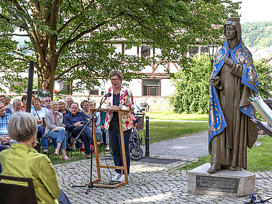 Enthüllung der neuen Bronzeskulptur in Kaufungen