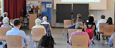 Veranstaltungsort des hybriden Studientages, an dem auch online teilgenommen werden konnte, war die Alte Johanneskirche in Hanau. (Foto: medio.tv/Pongratz)
 