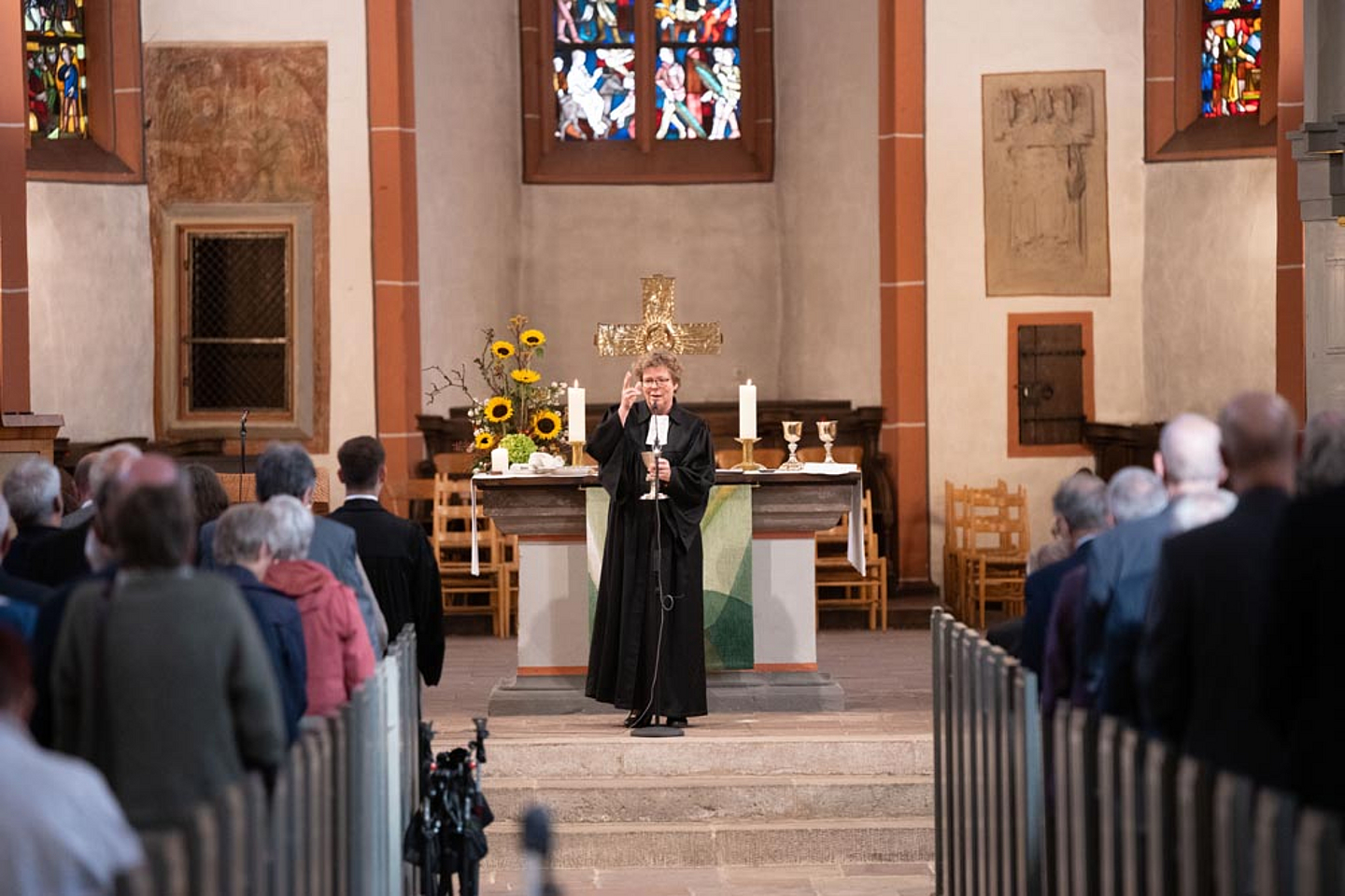 Lud die Besucherinnen und Besucher des Gottesdienstes zum Abendmahl ein: Bischöfin Dr. Beate Hofmann 