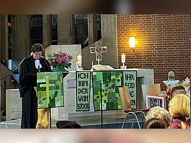 Bischöfin Dr. Beate Hofmann beim ersten Russlanddeutschen Kirchenfest in der Immanuelkirche in Kassel.
