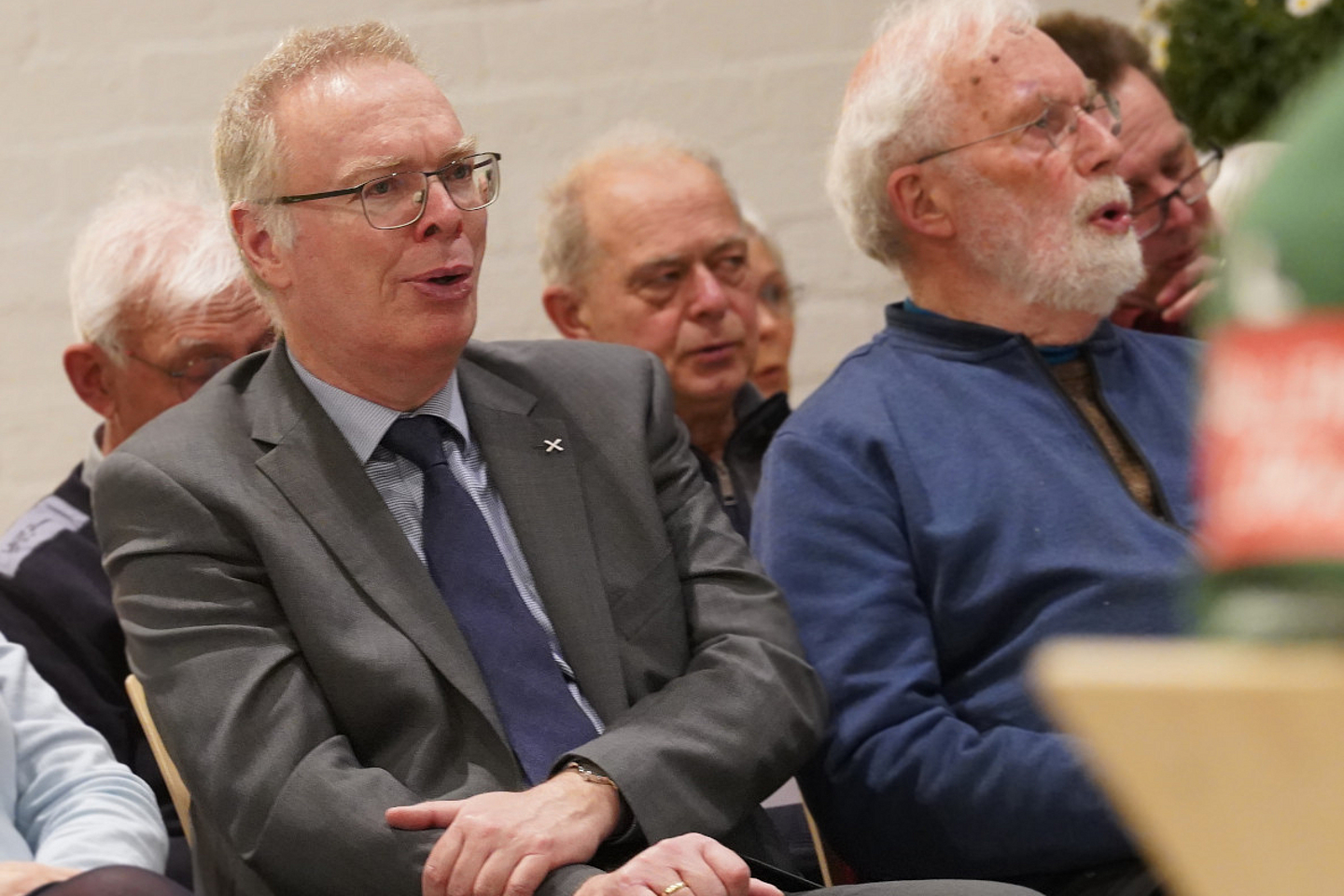 Prälat Burkhard zur Nieden im Publikum beim Klimaabend