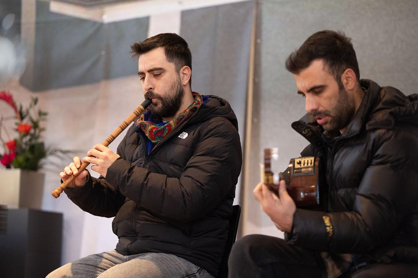 Musikalische Begleitung des Gedenkens: Vedat Oymak (Flöte/Caval) und Mehmet Yildiz (Gitarre)