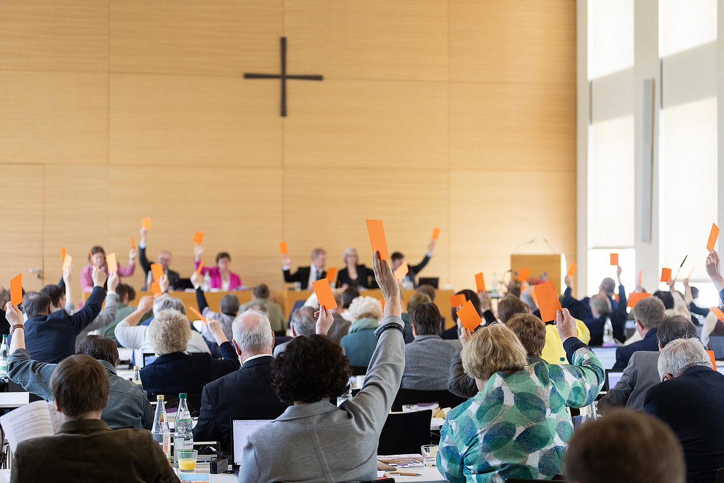 Blick in den Synodalsaal der Evangelischen Tagungsstätte in Hofgeismar