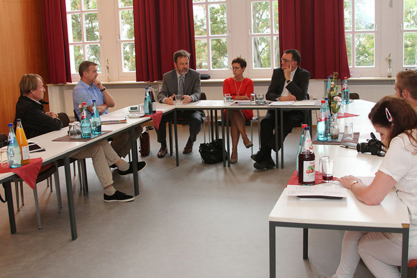 In der Alten Johanneskirche traf die Delegation um Bischof Hein in einer Presskonferenz auf Journalisten. (Foto: medio.tv/Küster)