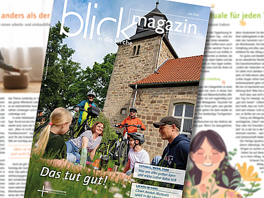 Das Titelfoto der aktuellen Ausgabe zeigt Menschen vor der Kirche in Wenigenhasungen. 