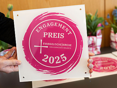 Fünf Projekte und Initiativen wurden am Samstag im Kasseler Haus der Kirche mit dem Engagementpreis der EKKW ausgezeichnet.