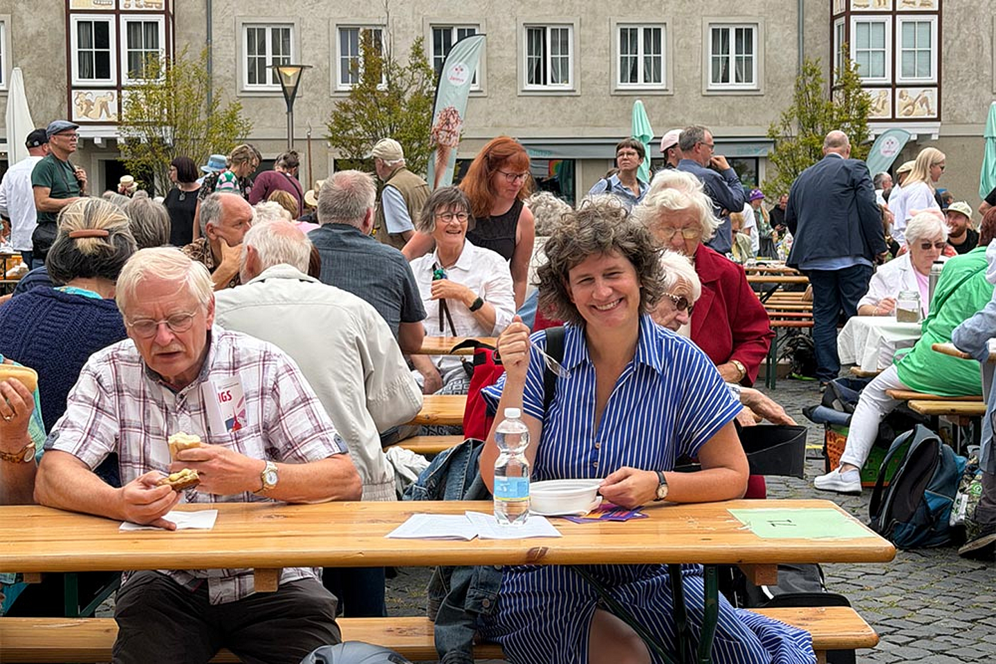 Reiste auch nach Dessau: Dekanin Anja Fülling vom Evangelischen Kirchenkreis Kaufungen (r.)