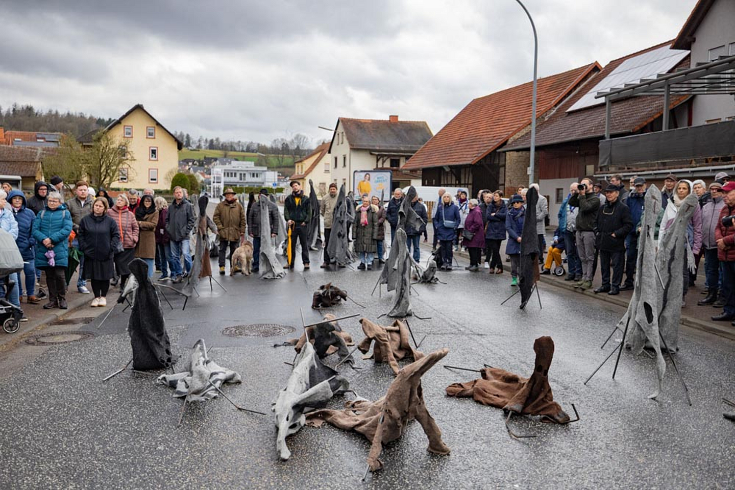 Gedenkperformance Todesmarsch der Häftlinge des KZ Katzbach