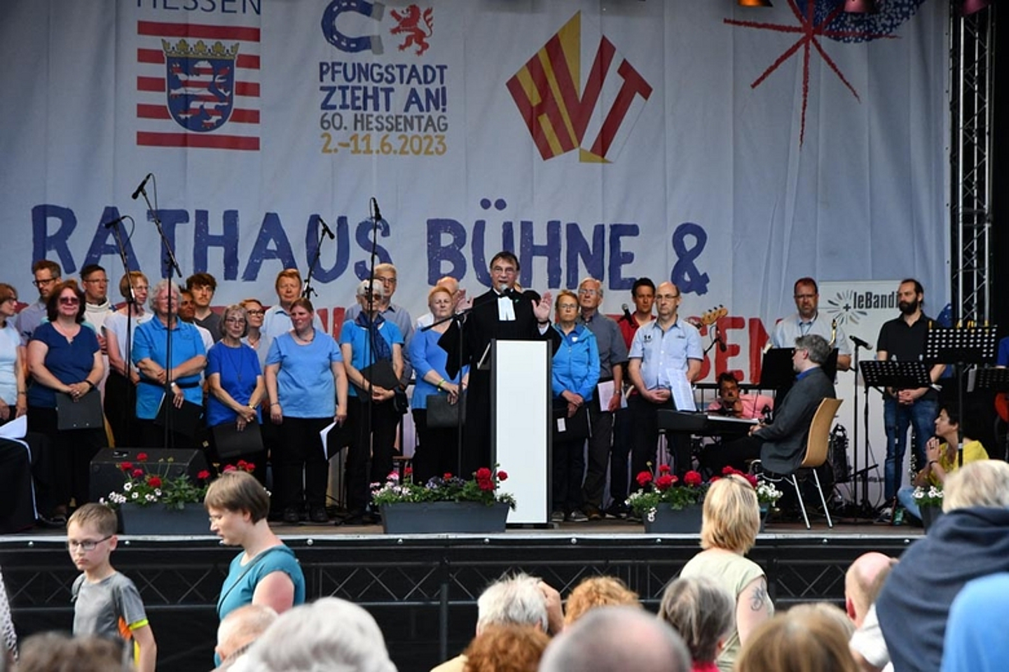 Mit dem Thema «Glück» präsentierten sich die evangelischen Kirchen in Hessen gemeinsam mit der Diakonie Hessen vom 2. bis 11. Juni auf dem Hessentag in Pfungstadt. Dazu wurde die Martinskirche zur «Glückskirche». (Foto: EKHN)