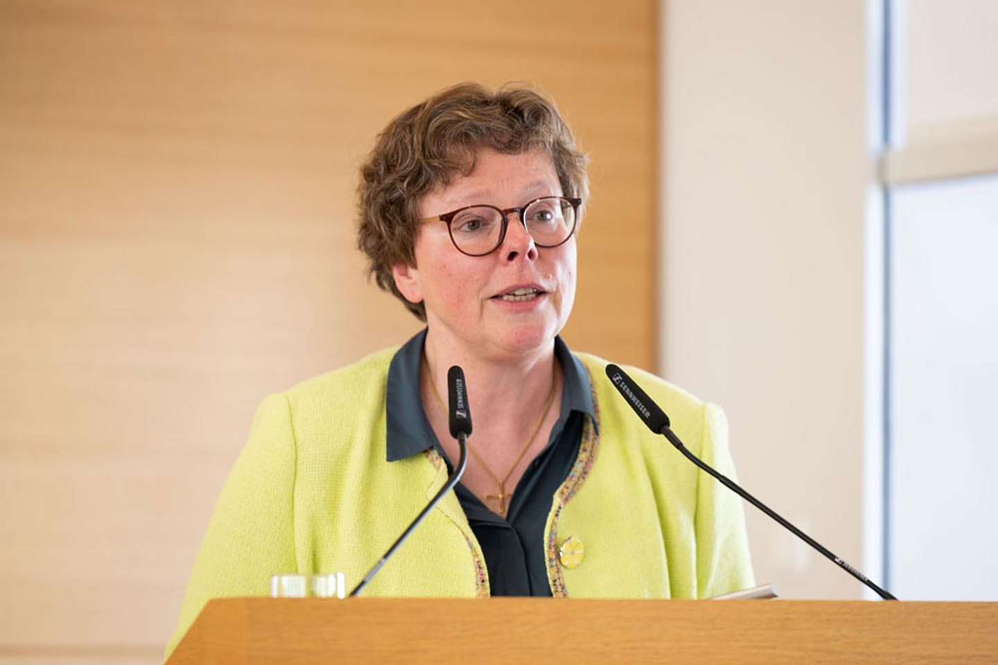 Bischöfin Dr. Beate Hofmann bei ihrem Bericht aus dem Rat der Landeskirche