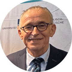 Portraitfoto von Prof. Dr. Eberhard Hauschildt Portraitfoto von Prof. Dr. Eberhard Hauschildt