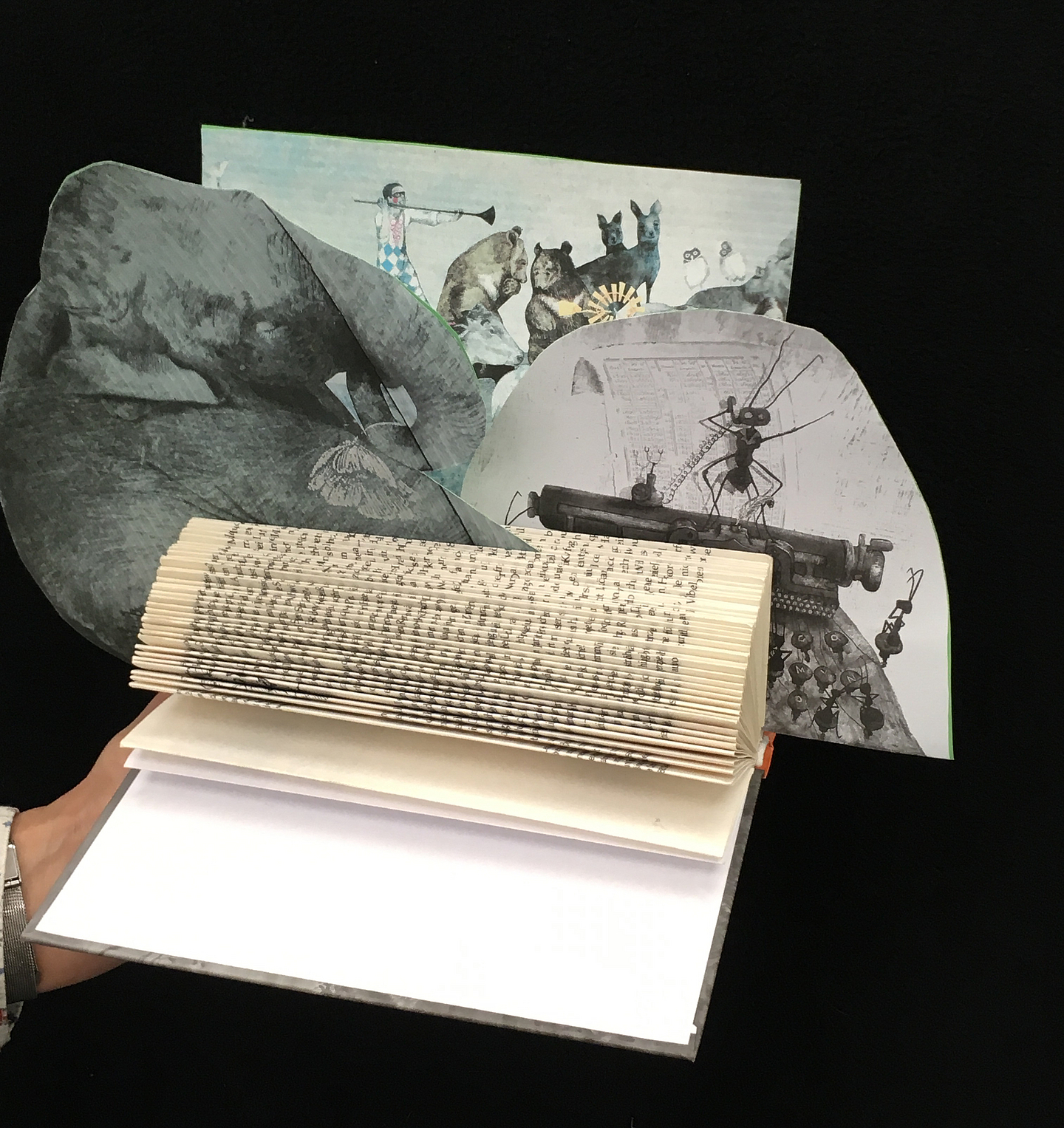 Bilderbuchpräsentation Bildbühne aus einem Buch durch Upcycling