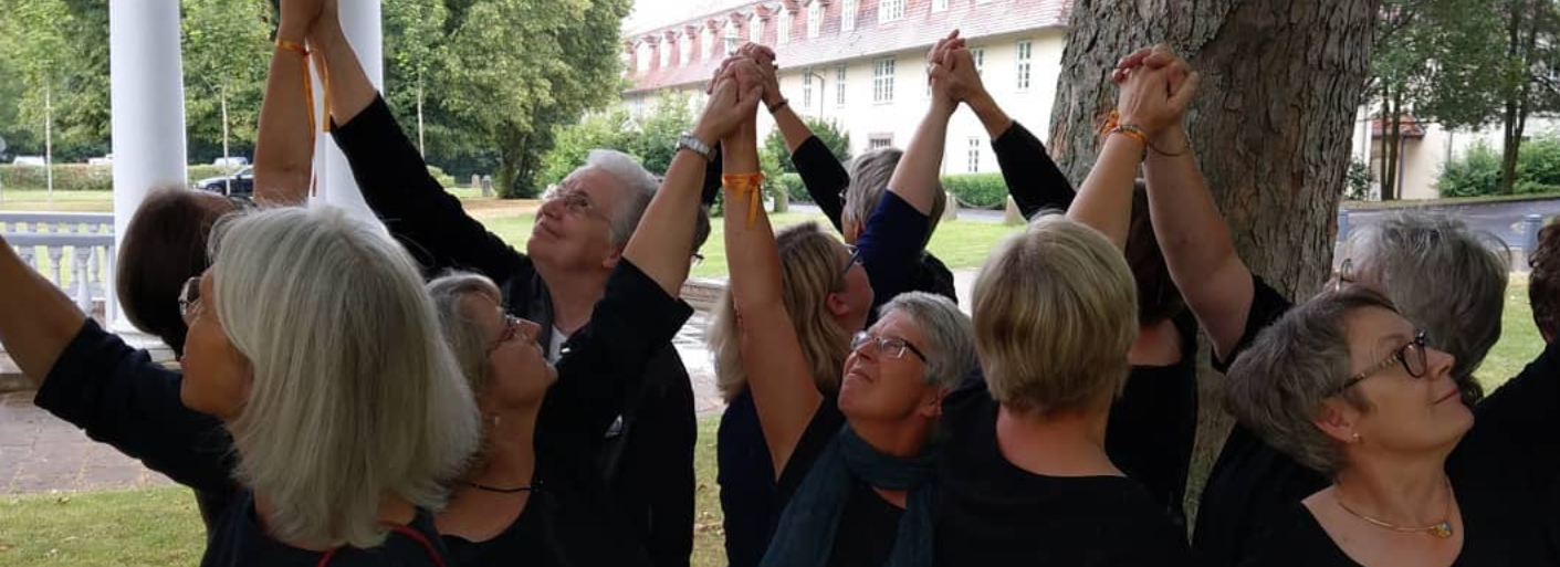 Weltgebetstag-Frauen in Hofgeismar zeigen sich aktiv für "donnerstags in schwarz" - einer Kampagne des ÖRK gegen Gewalt gegen Frauen