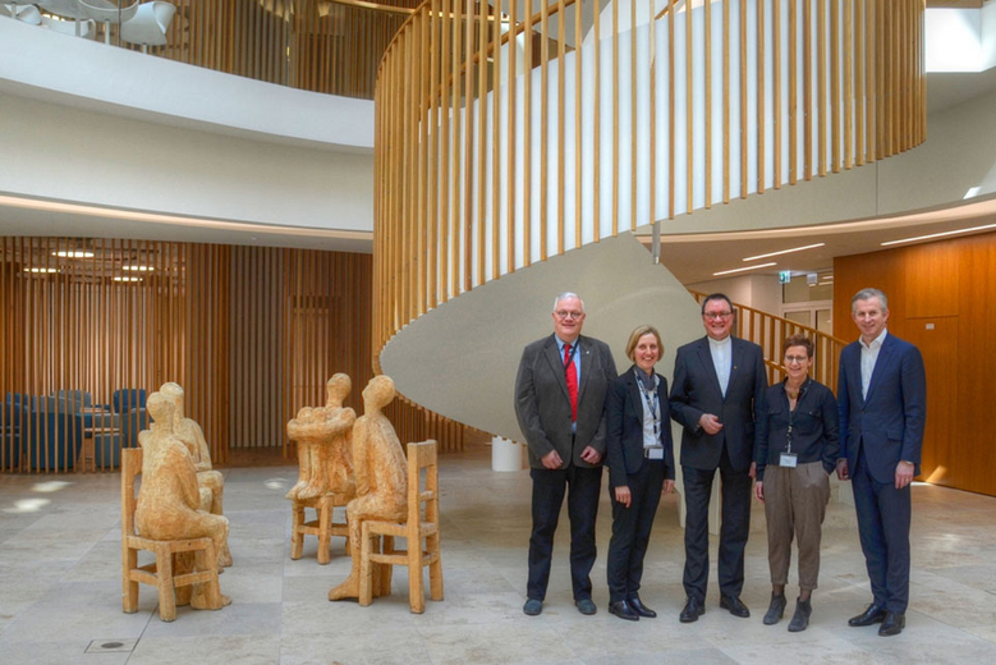 Bischofsbesuch im Hanauer Unternehmen Hereaus. (Foto: W. Hartmann / Heraeus)
