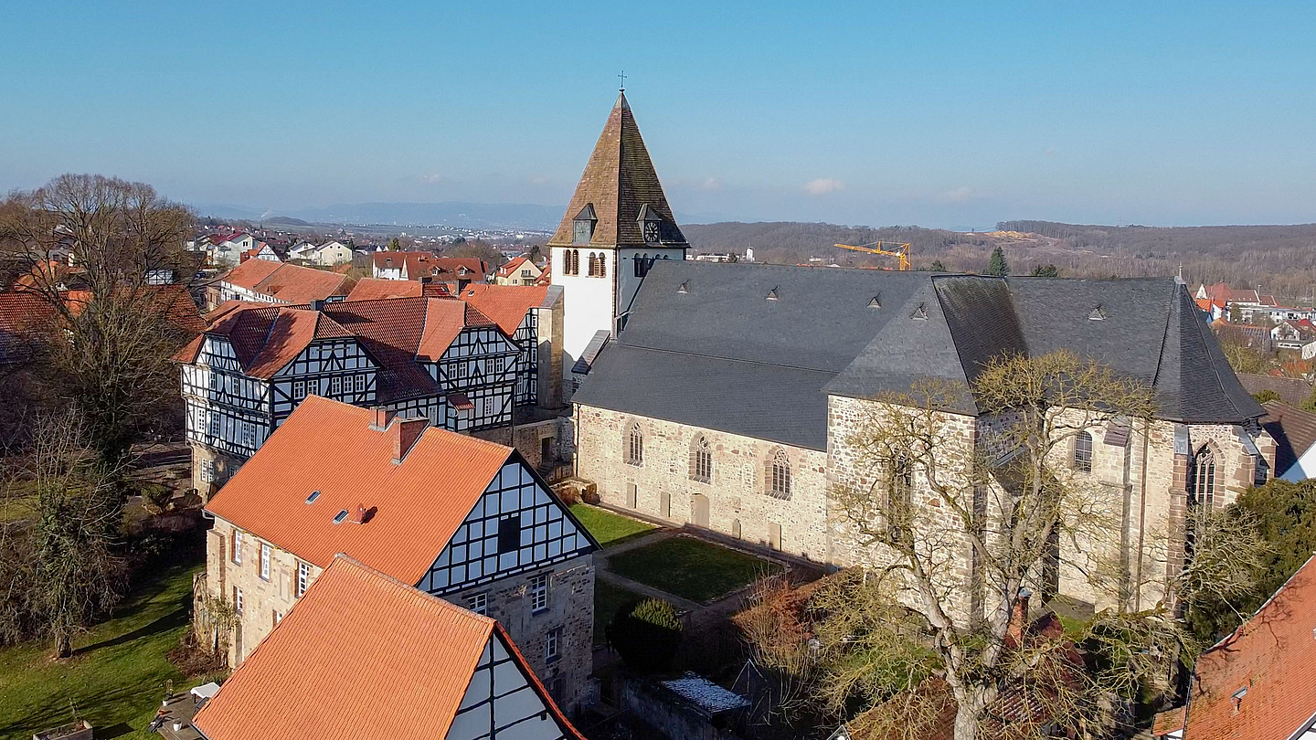 Stolze 1.000 Jahre: Die Kirche des Heiligen Kreuzes in Kaufungen, heute meist einfacher als Stiftskirche Kaufungen bezeichnet