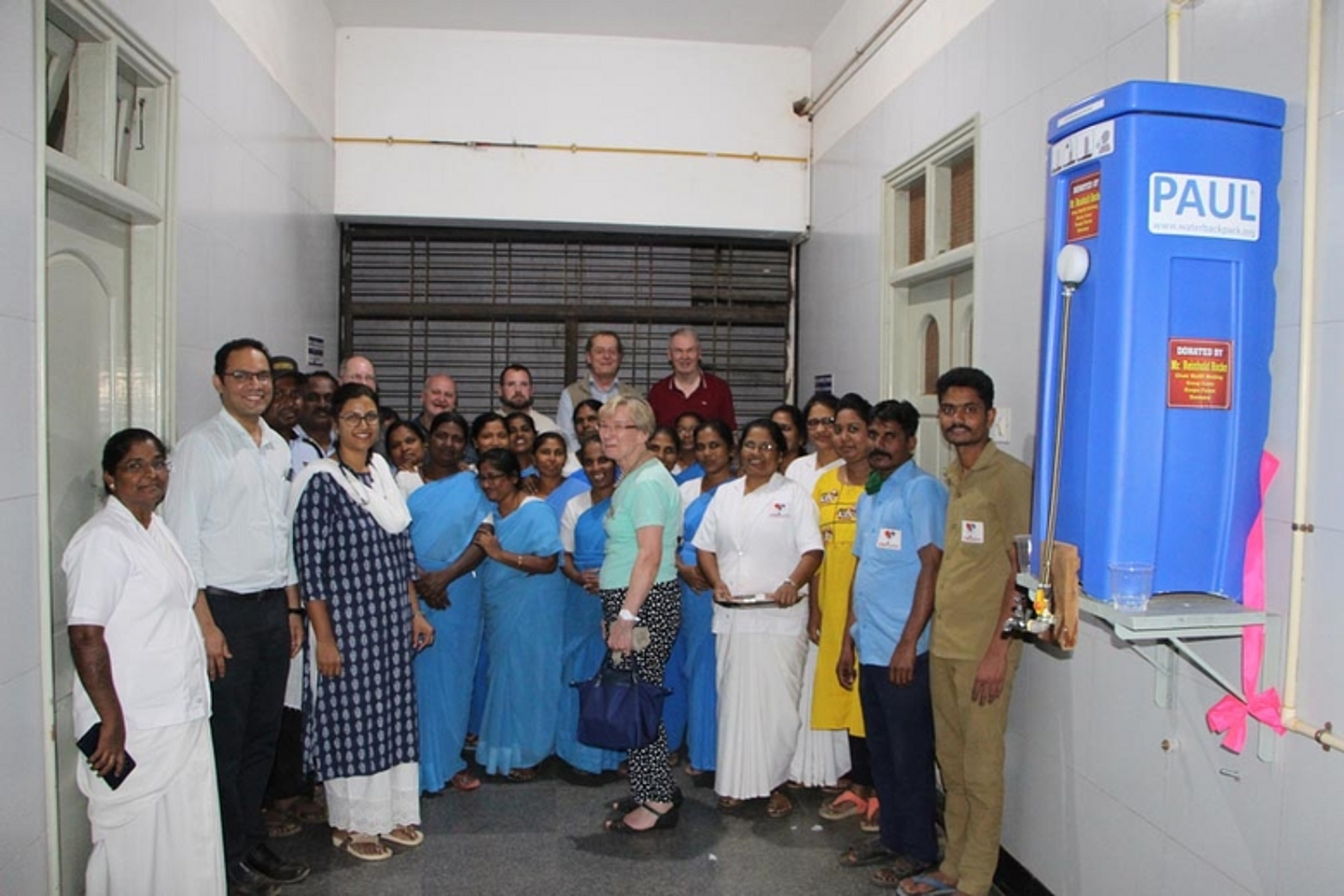 Klinikspersonal bei der Wasserfilter-Einweihung im Gadag Hospital - Partnerbesuch bei der Church of South India - Karnataka Northern Diocese vom 14. bis 23.1.2020 in Indien (Foto: medio.tv/Müller)