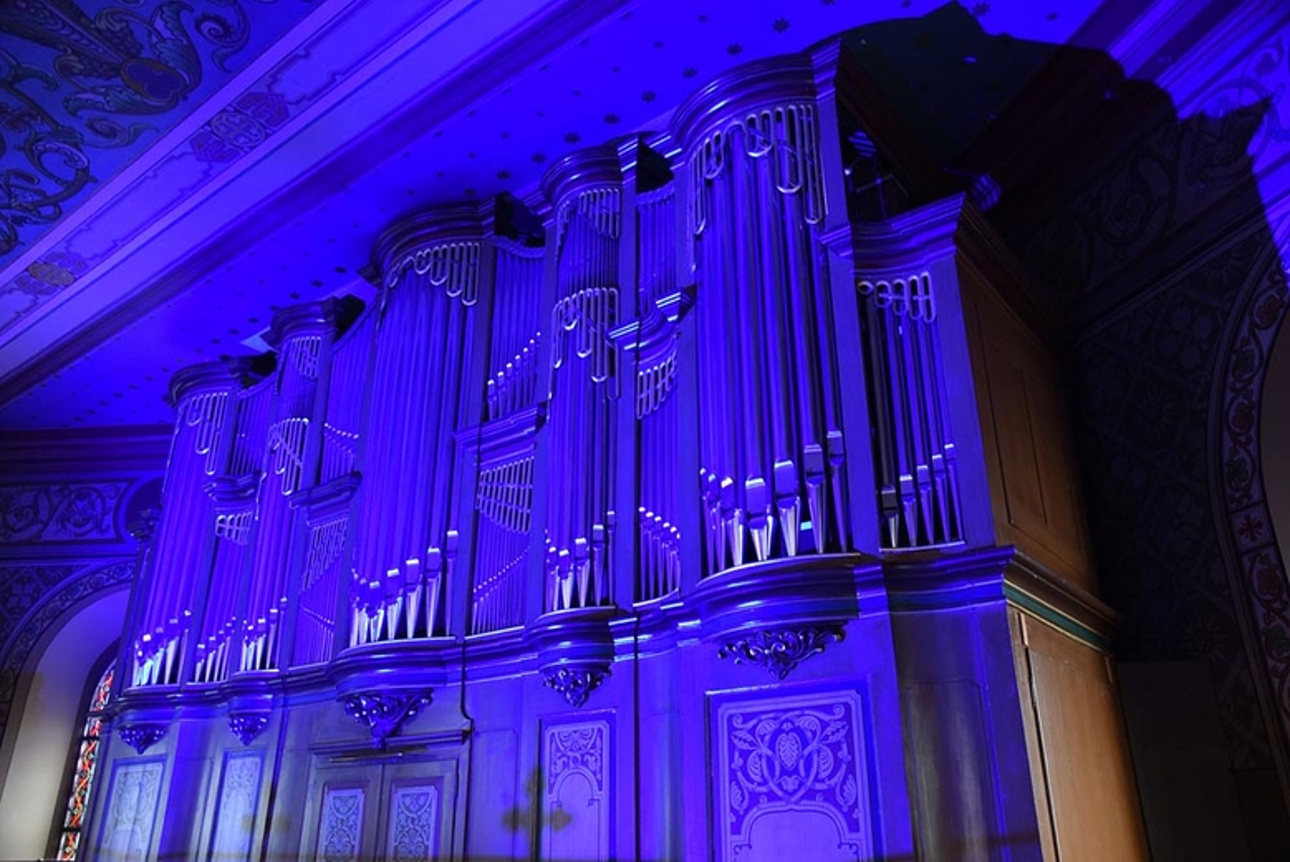 Mit dem Thema «Glück» präsentierten sich die evangelischen Kirchen in Hessen gemeinsam mit der Diakonie Hessen vom 2. bis 11. Juni auf dem Hessentag in Pfungstadt. Dazu wurde die Martinskirche zur «Glückskirche». (Foto: EKHN)