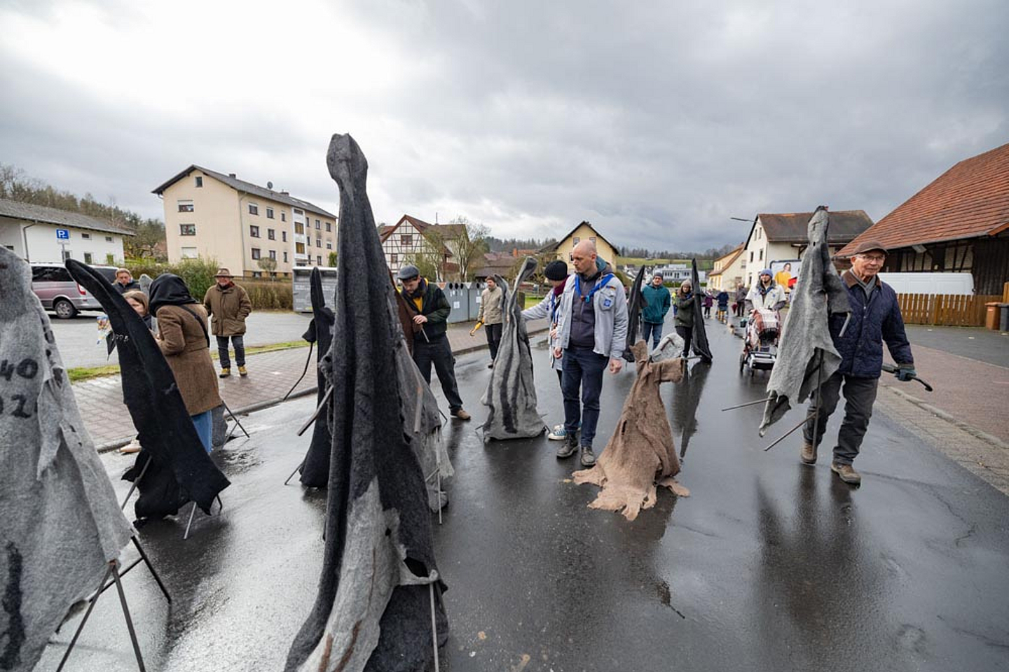 Gedenkperformance Todesmarsch der Häftlinge des KZ Katzbach