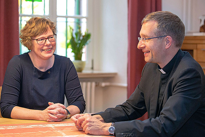 Antrittsbesuch Bischöfin Dr. Beate Hofmann bei Bischof Dr. Michael Gerber Wollen die intensive und bewährte Zusammenarbeit weiter pflegen und ausbauen: Bischöfin Dr. Hofmann und Bischof Dr. Gerber (Foto: medio.tv/Schauderna)