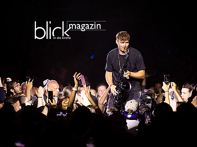 Inmitten der Fans: Saxofonist André Schnura