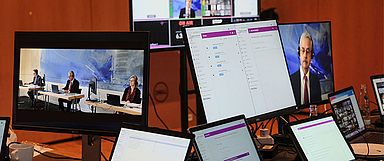 Kompakter Synodentag vor dem Bildschirm: Am Abend ging die Zehnte Tagung der 13. Landessynode mit einer Andacht zu Ende. (Foto: medio.tv/Schauderna)