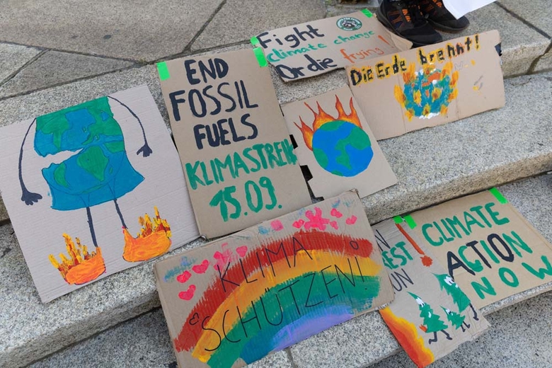 Am 15. September folgten viele Menschen dem Aufruf und gingen zum Klimastreik für Klimagerechtigkeit und konsequentes Handeln auf die Straße. Unsere Fotos entstanden beim Klimastreik in Kassel. (Foto: medio.tv/Schauderna)