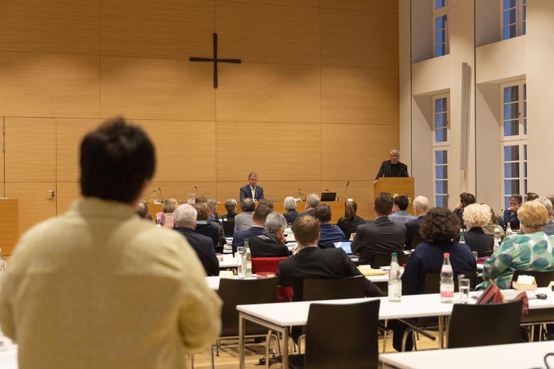 Vortrag Bischof Dr. Bernhard Felmberg zu Seelsorge an Soldatinnen und Soldaten