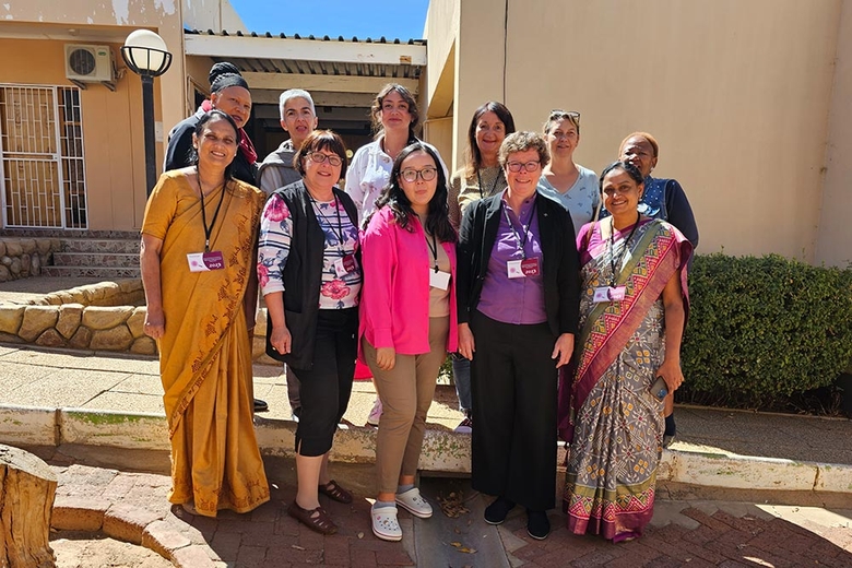 Ein weiteres Gruppenfoto der Delegierten, die an der Konsultation teilnahmen. Auf dem Foto sind nicht die beiden Frauen aus Namibia. 